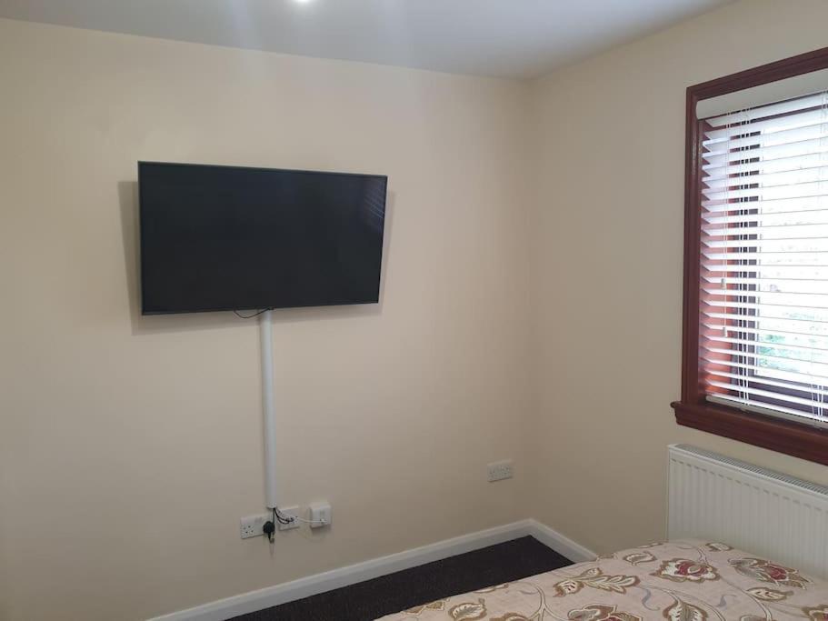 London Luxury 6 Bedroom Family House Sleeps 12 People Parking For 4 Cars Close To Tube. Chigwell Exterior foto